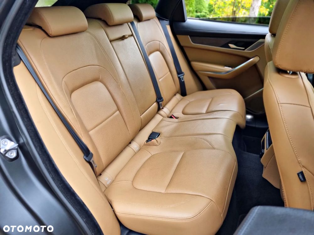 Jaguar F-Pace D200 AWD R-Dynamic S 90th Anniversary Edition - 23