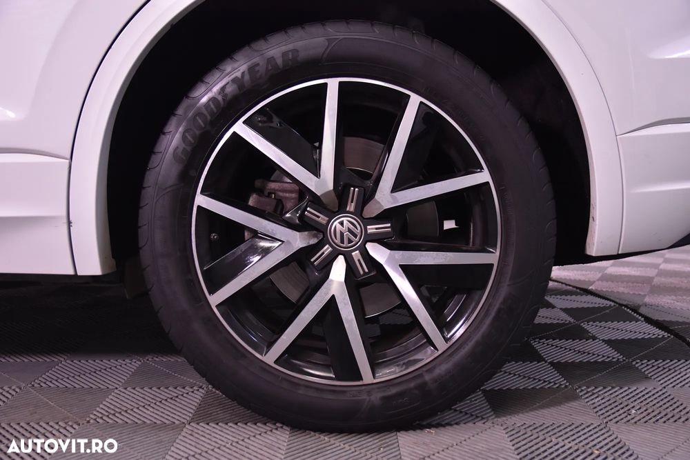 Volkswagen Touareg - 13