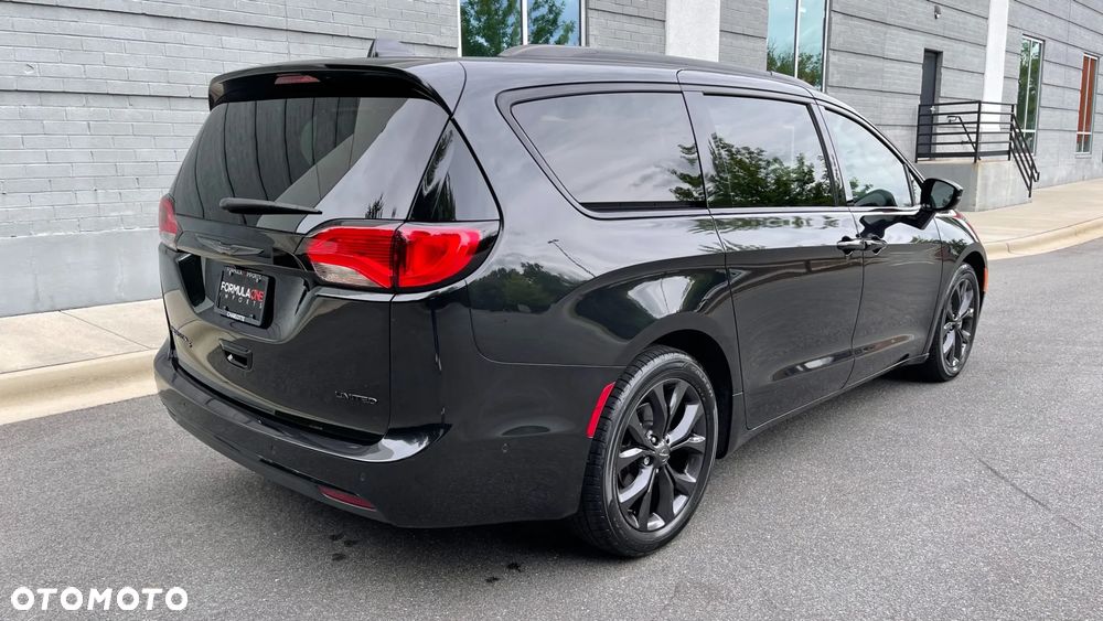 Chrysler Pacifica - 6