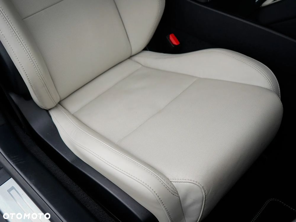 Jaguar F-Type P300 R-Dynamic - 31