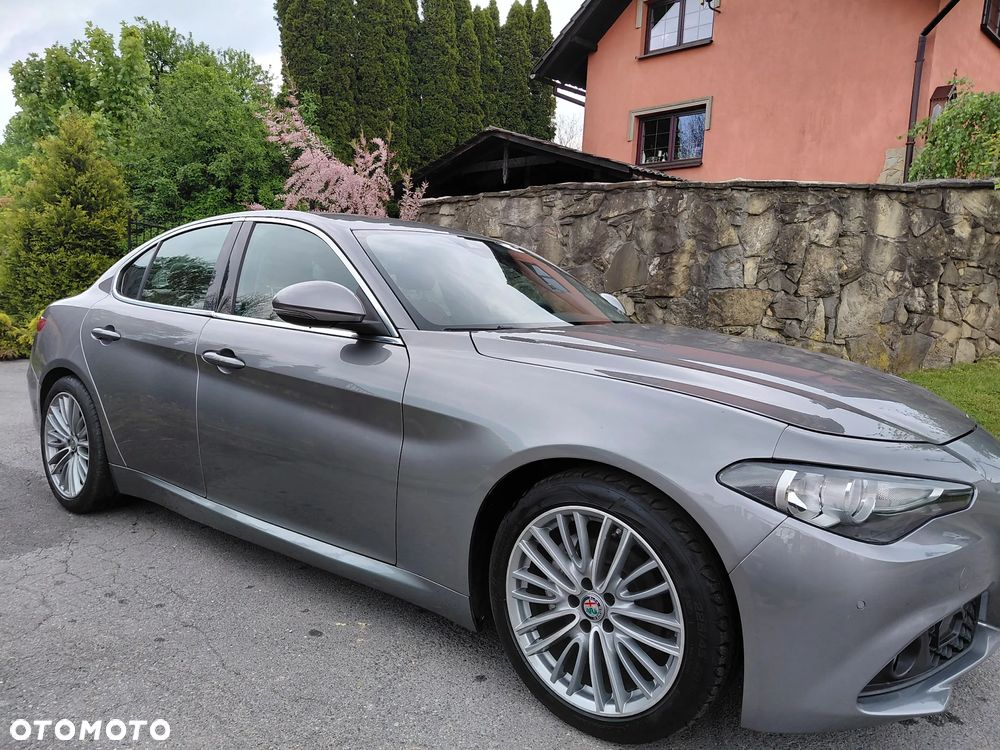 Alfa Romeo Giulia 2.2 AT8 Executive - 1