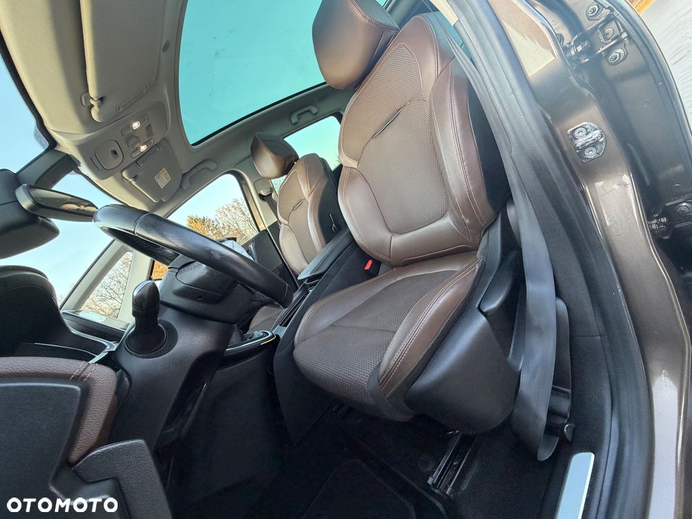 Renault Grand Scenic Energy dCi 130 Start & Stop Euro 6 Bose Edition - 21