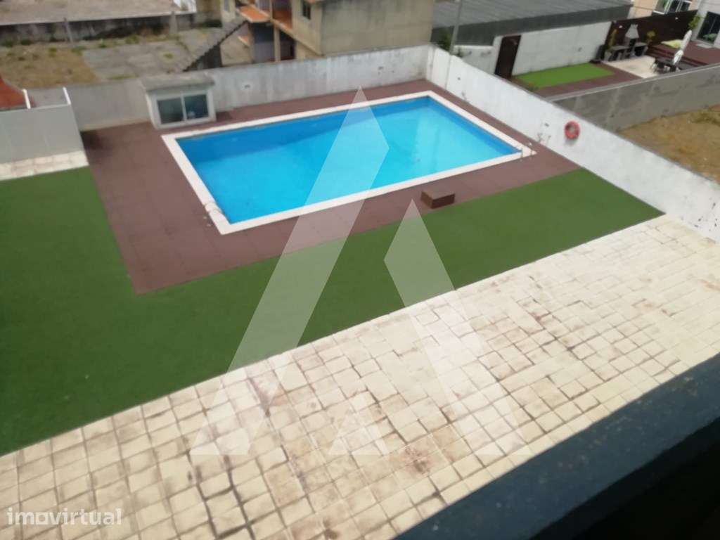 Apartamento T2 com garagem fechada em condomínio com piscina e chur... - Grande imagem: 2/33