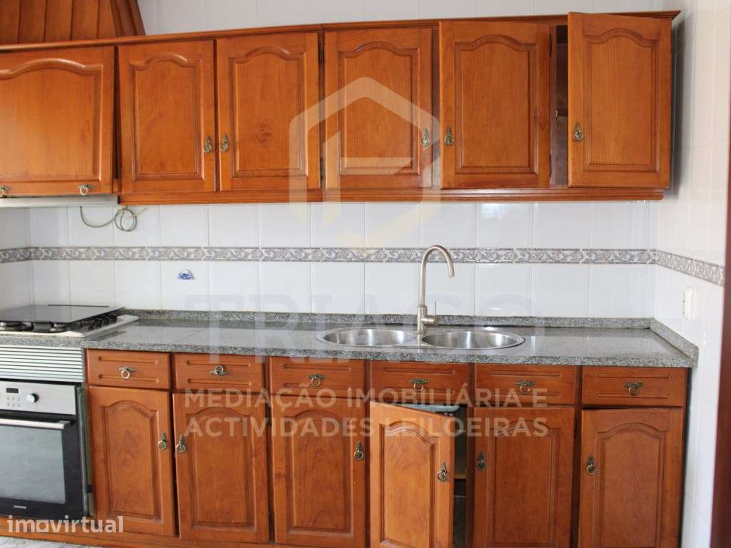 Moradia Bi-Familiar Centro de Unhos - Grande Oportunidade de Invest... - Grande imagem: 3/19
