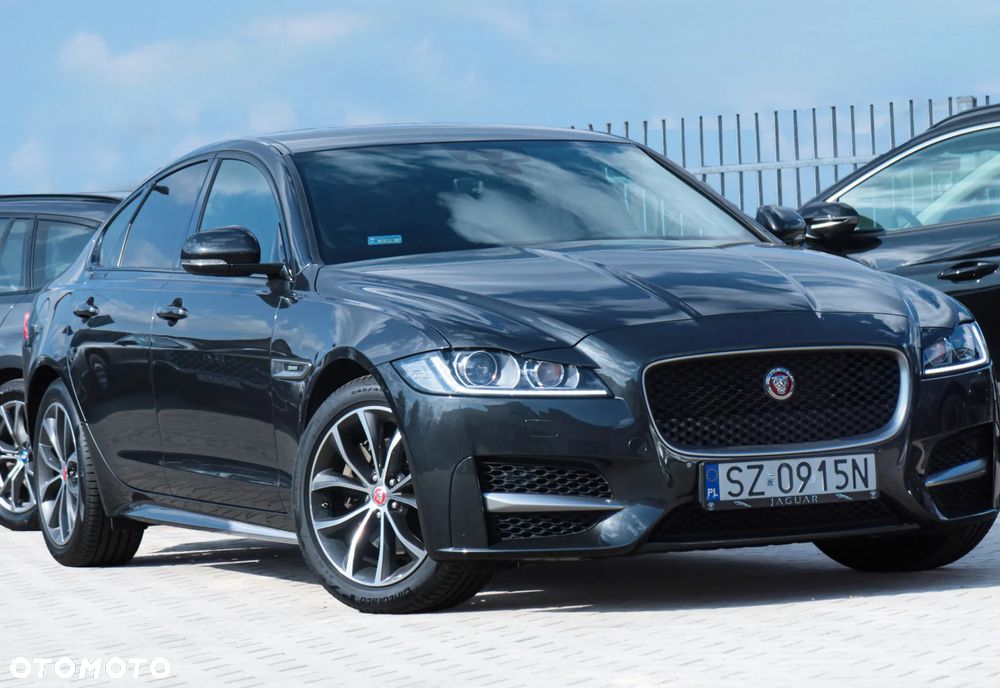Jaguar XF 20d R-Sport - 36