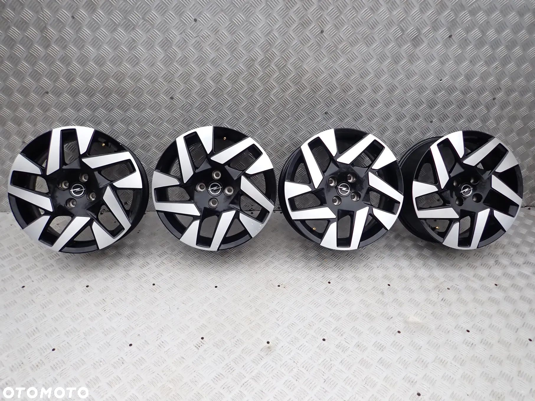 FELGI ALUMINIOWE OPEL MOKKA 6,5JX17 ET 32 4X108 0P00127 - 2