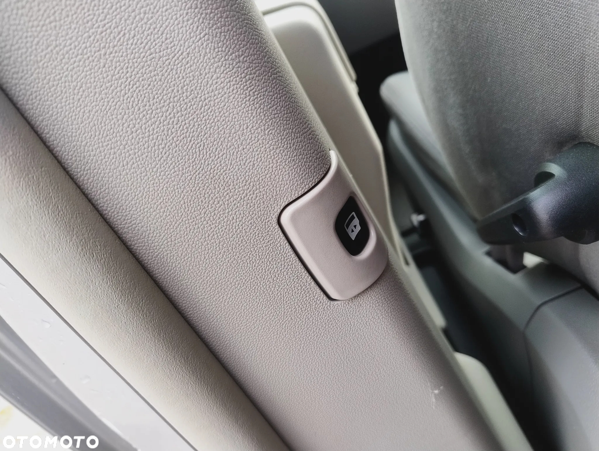 Volkswagen Routan - 17
