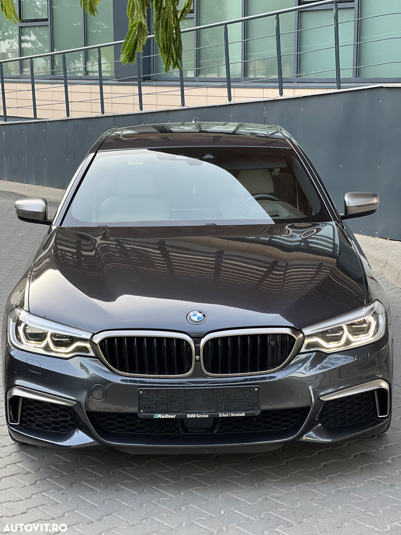 BMW Seria 5 550i xDrive - 4