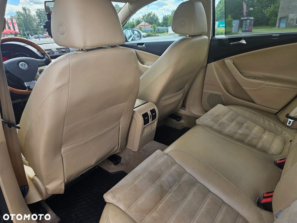 Volkswagen Passat 2.0 TDI DPF Highline - 13