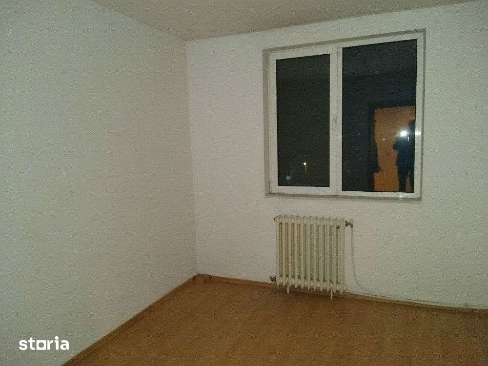 TARGU NEAMT Apartament 3 camere decomandate - 76 mp - etaj 4 — fotografia 3