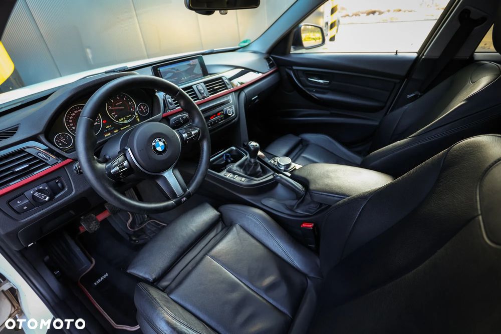 BMW Seria 3 320d Efficient Dynamics Edition Sport Line - 17