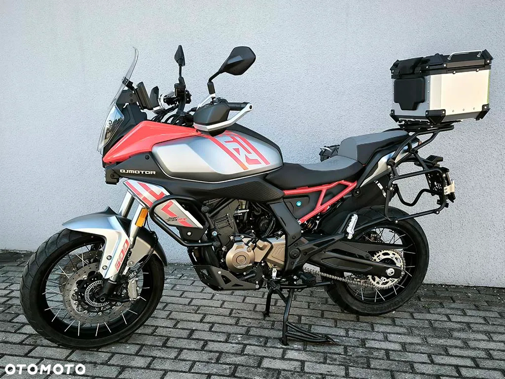 QJMOTOR SRT 600SX - 16