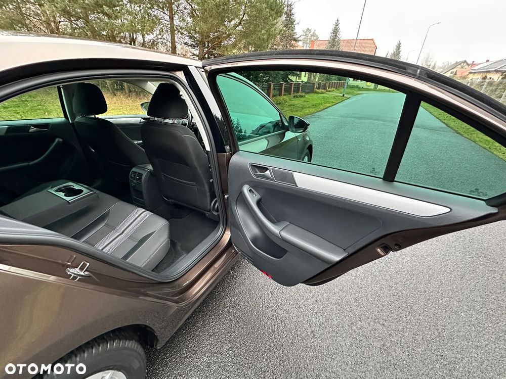 Volkswagen Jetta 1.4 TSI Match - 25