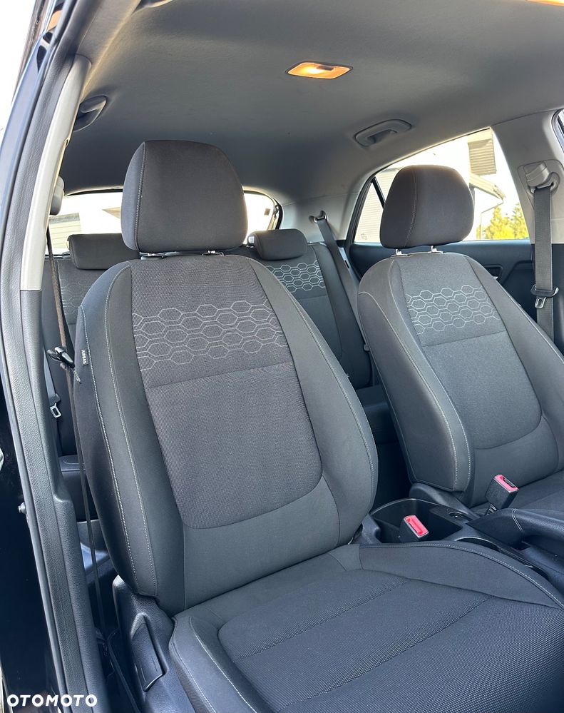 Kia Rio 1.4 L - 6