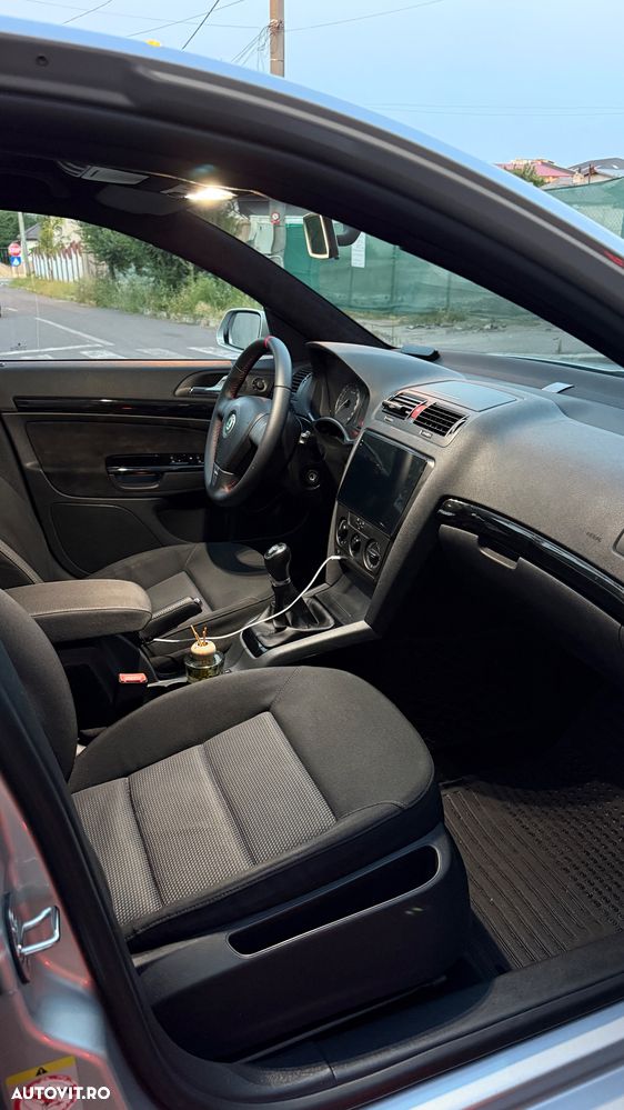 Skoda Octavia 1.6 MPI Ambiente - 28