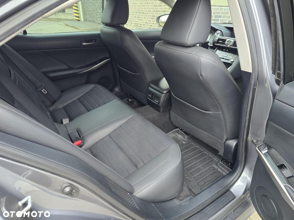 Lexus IS 300h F Sport EU6 - 22