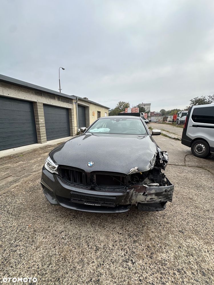 BMW Seria 5 M550i xDrive sport - 17