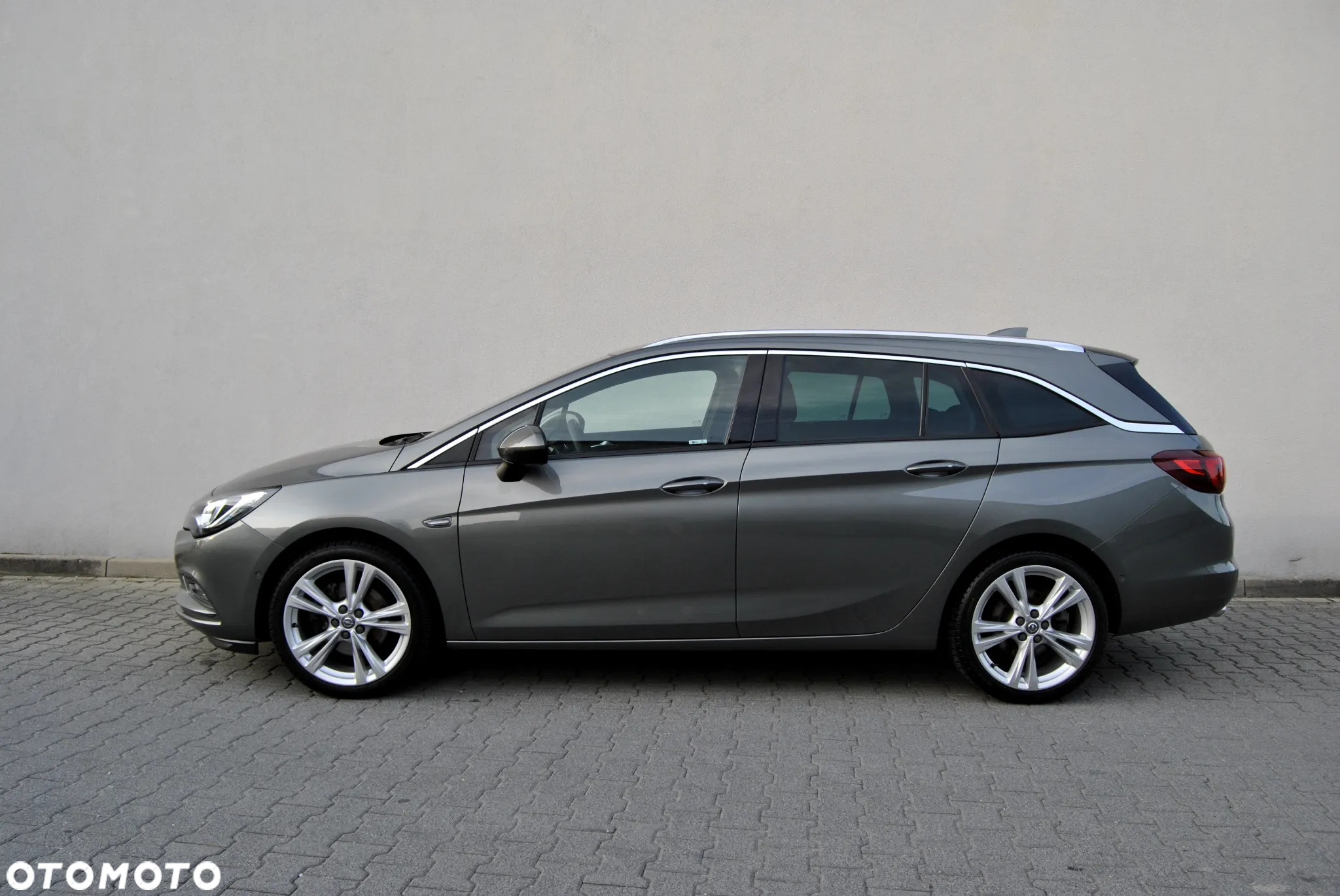 Opel Astra 1.6 BiTurbo D Start/Stop Sports Tourer Ultimate - 2