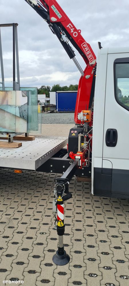 Iveco 35S16 montaż szkła, okien, płyt kamienia. HDS 2020 - 29