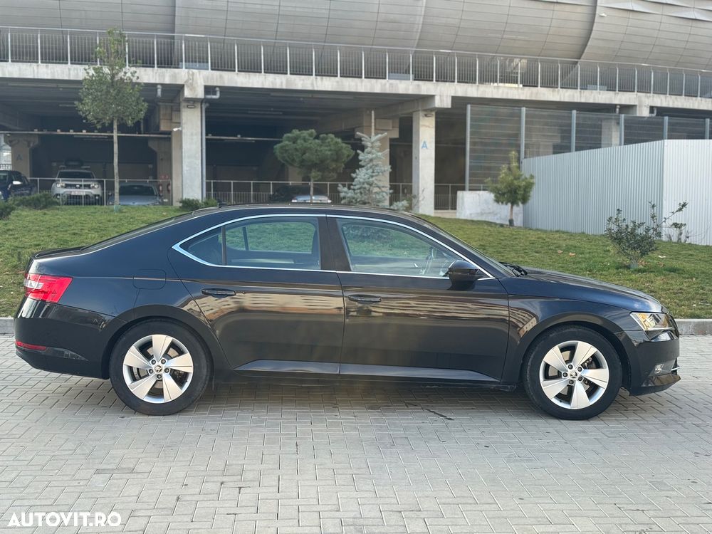 Skoda Superb 2.0 TDI DSG SportLine - 3