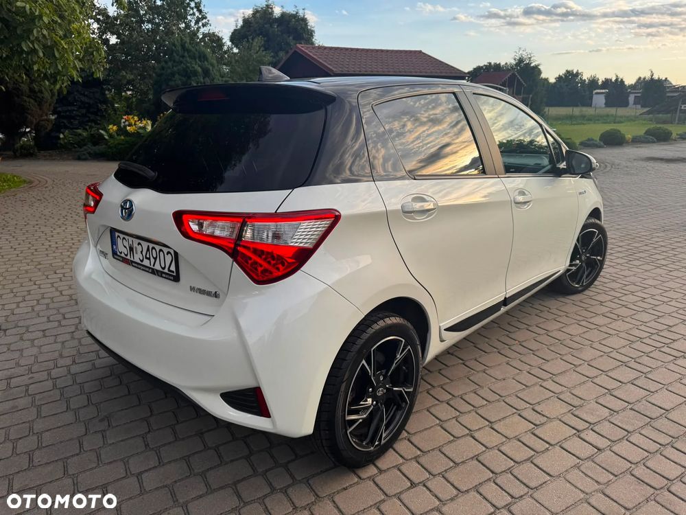 Toyota Yaris Hybrid 100 Selection - 10