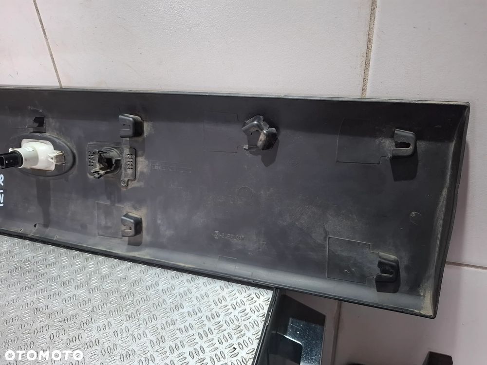 Listwa boczna prawa Renault Master IV pod czujniki PDC nr 768F30003R - 7