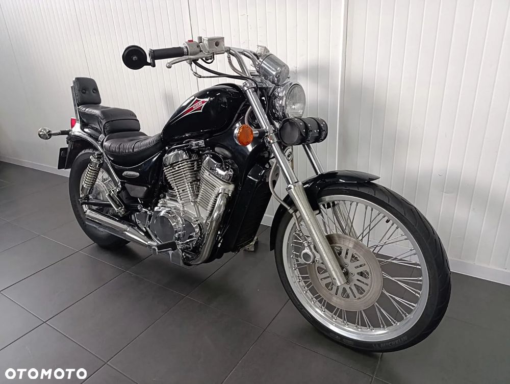 Suzuki Intruder - 16