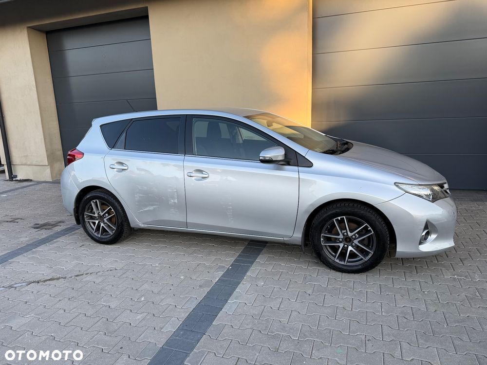 Toyota Auris 1.6 Premium Comfort - 2