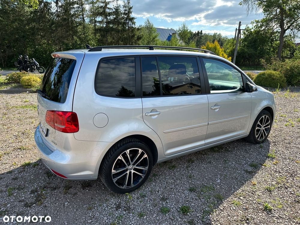 Volkswagen Touran 2.0 TDI DPF BlueMotion Technology DSG Highline - 4