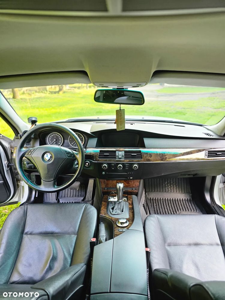 BMW Seria 5 530d Touring - 10