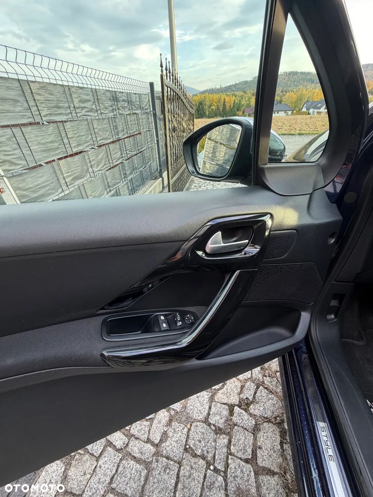 Peugeot 208 - 10