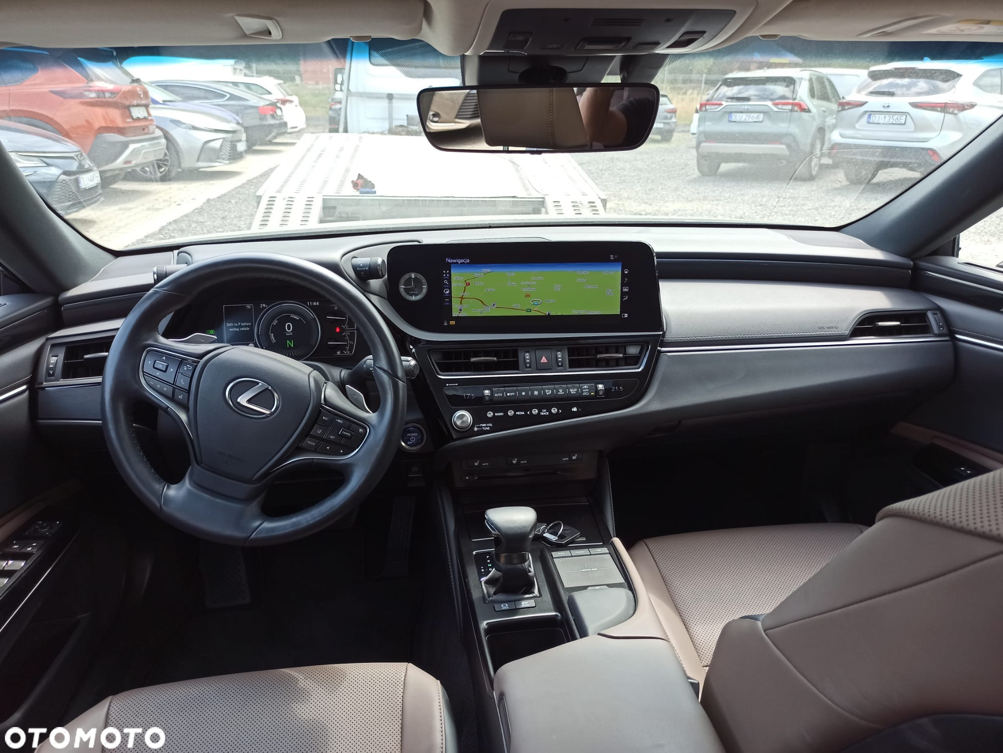 Lexus ES 300h Business Edition + - 11