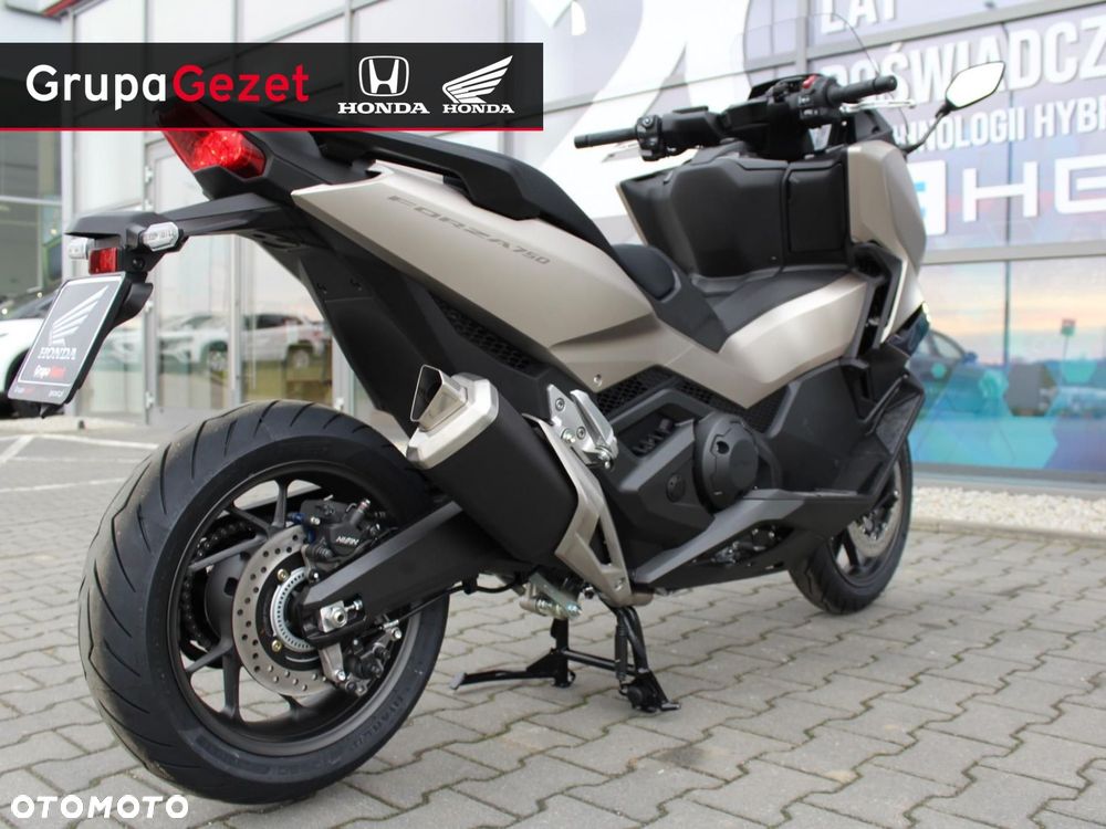 Honda NSS - 11