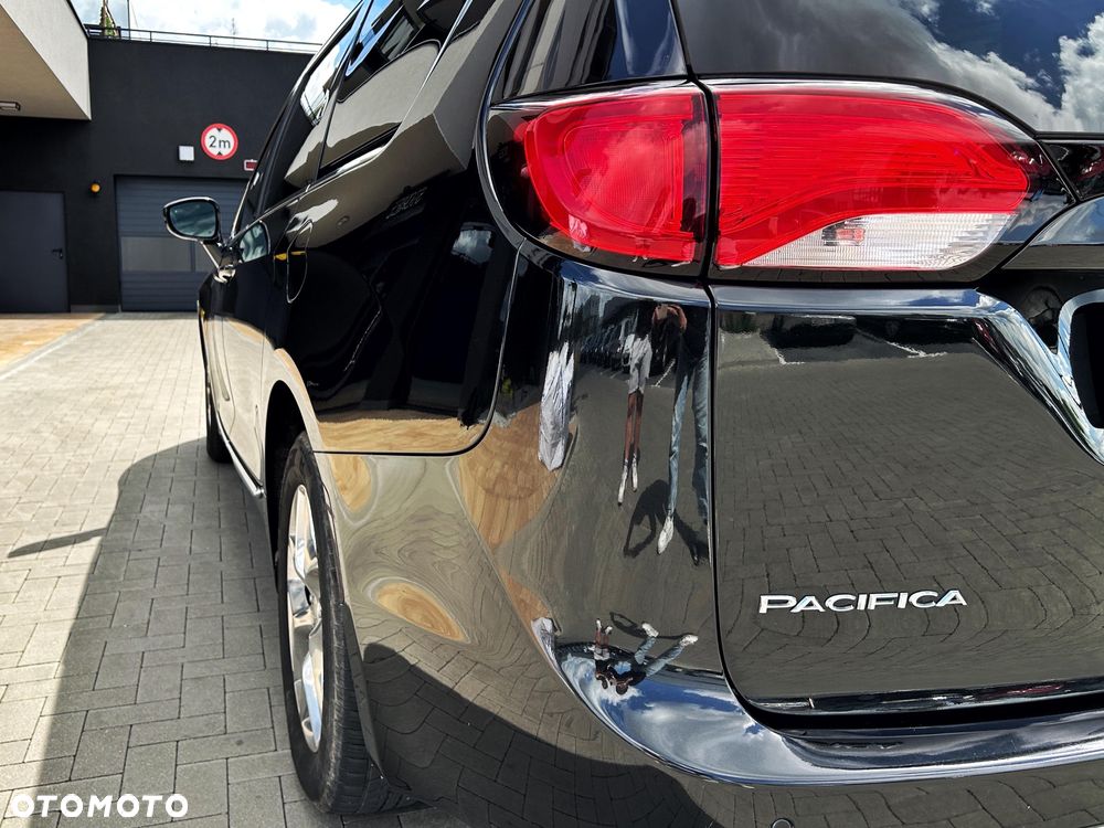 Chrysler Pacifica - 11