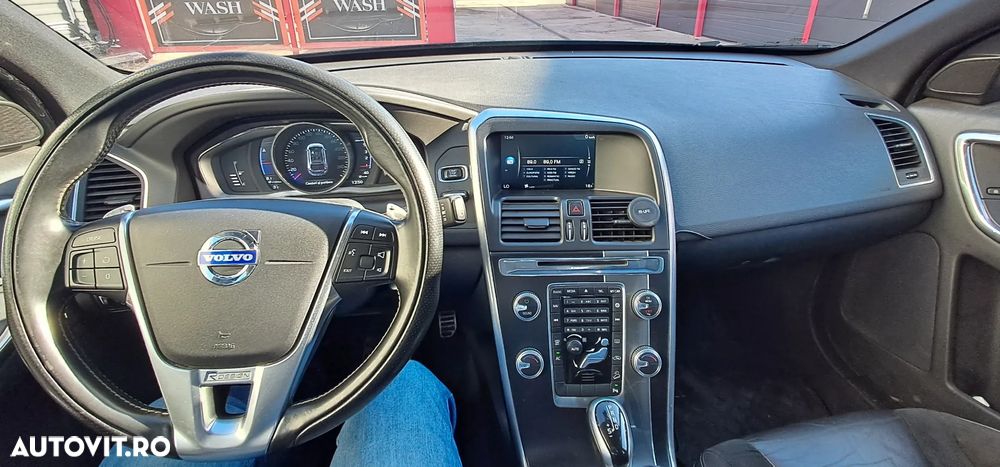 Volvo XC 60 D4 AWD Geartronic Momentum - 4