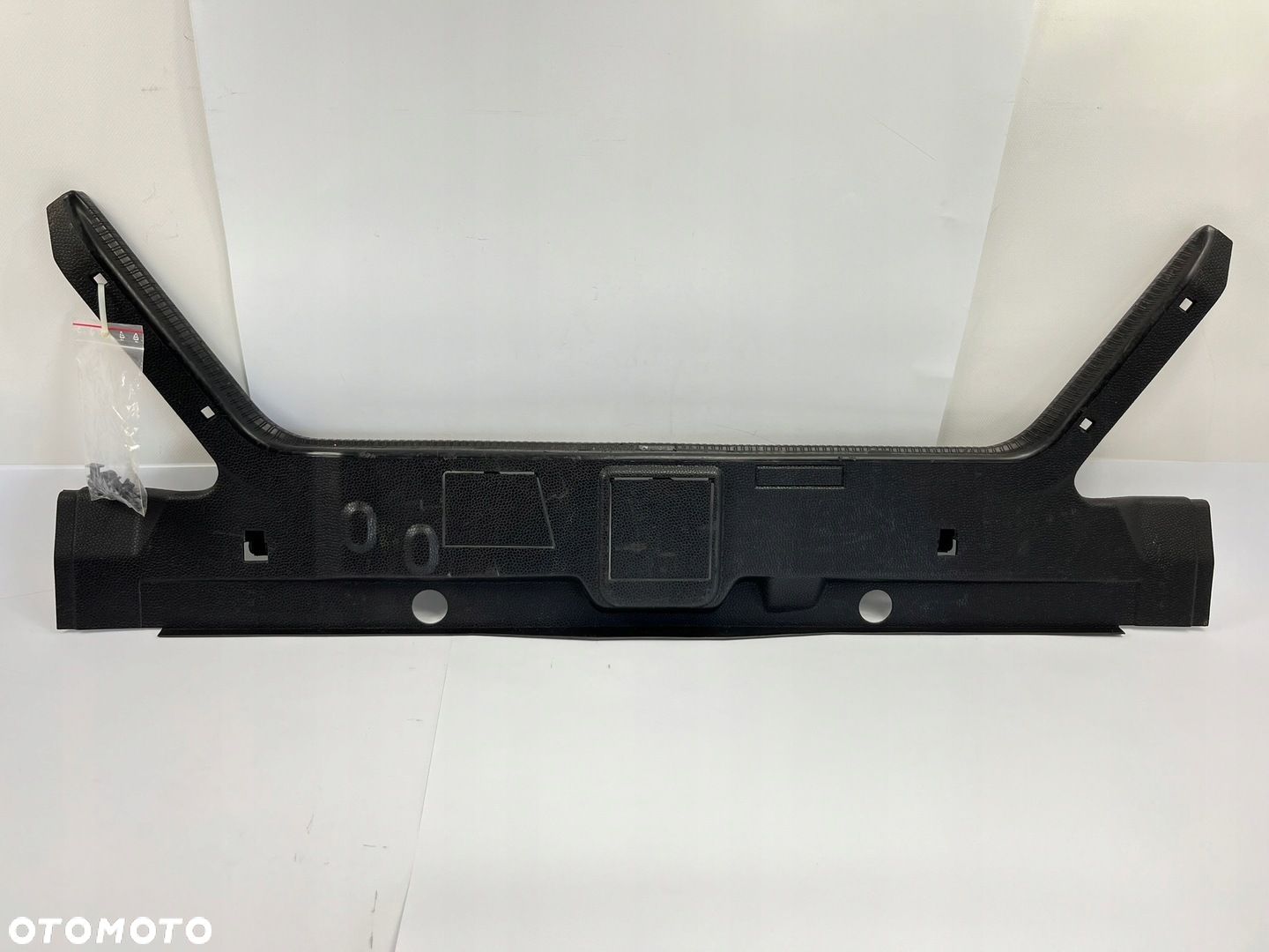 OSŁONA PASA TYLNEGO W BAGAŻNIKU MERCEDES W124 COUPE CABRIO 1246942325 - 1