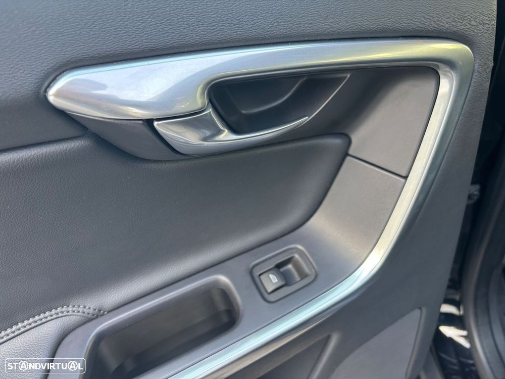 Volvo XC 60 2.0 D4 R-Design - 42