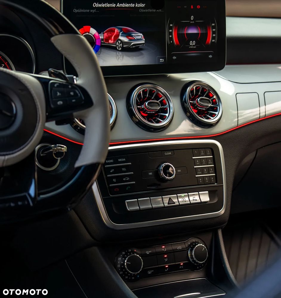 Mercedes-Benz CLA 180 7G-DCT AMG Line - 32