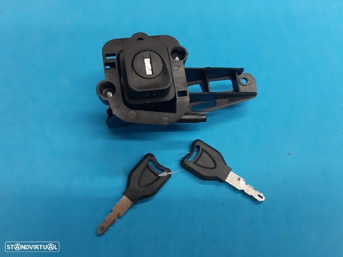 Botão fecho mala Renault Clio II de 1998 a 2001  (7701471225) NOVO - 1