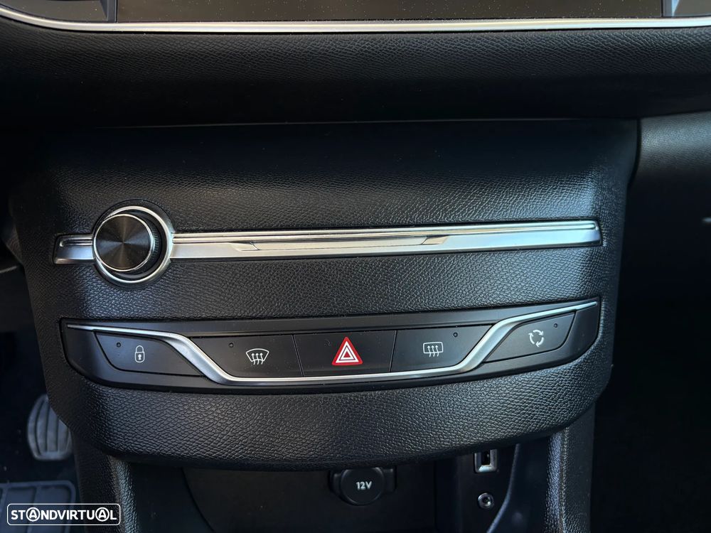 Peugeot 308 SW 1.6 HDi Active J17 - 17