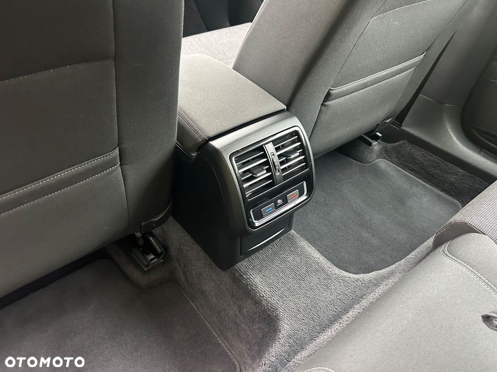 Volkswagen Passat Variant 2.0 TDI SCR DSG Comfortline - 30