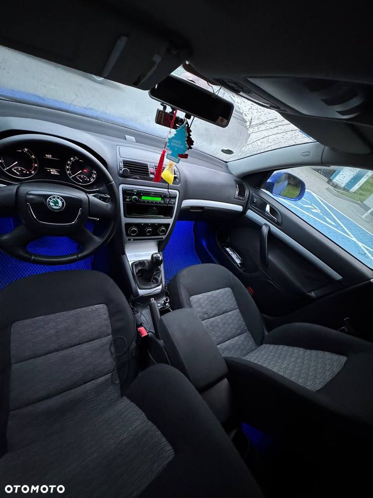 Skoda Octavia 1.6 Ambiente - 8