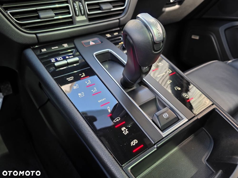 Porsche Macan GTS PDK - 17