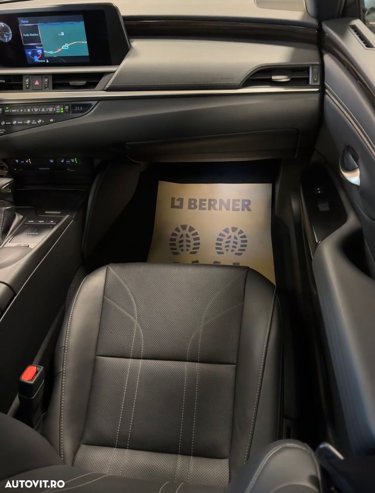 Lexus Seria ES 300h 2.5 TNGA HV 25H- 4X2 CVT Executive - 10
