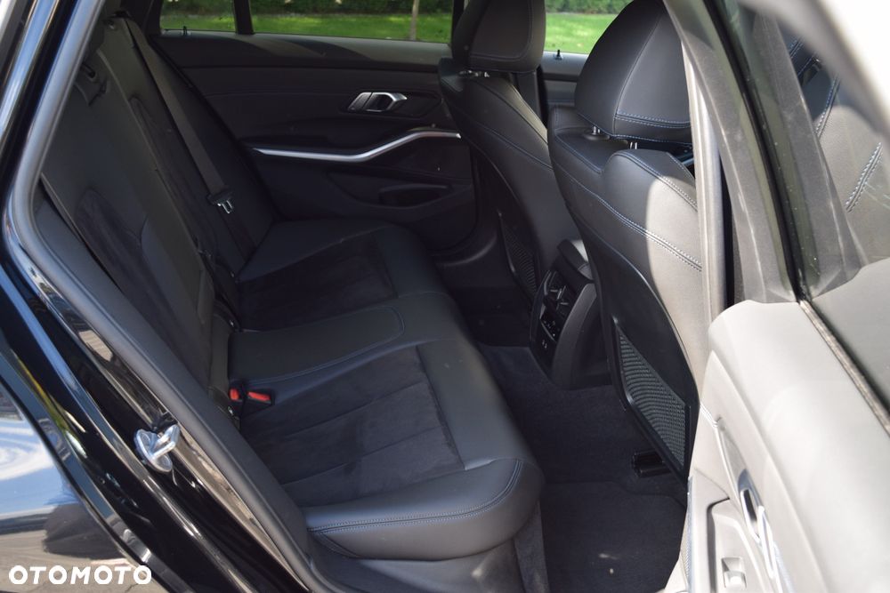 BMW Seria 3 320d xDrive M Sport sport - 24