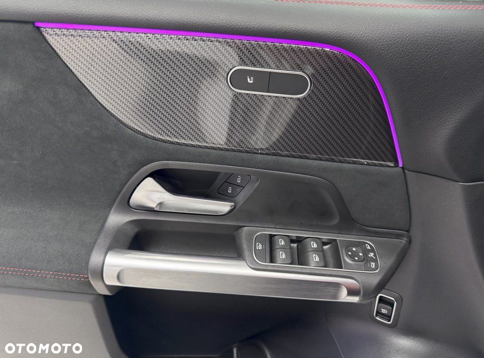 Mercedes-Benz GLB - 10