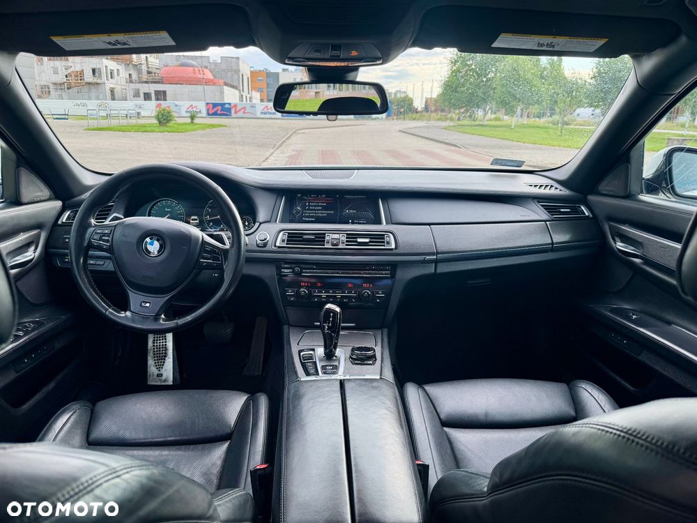 BMW Seria 7 750Li xDrive - 10