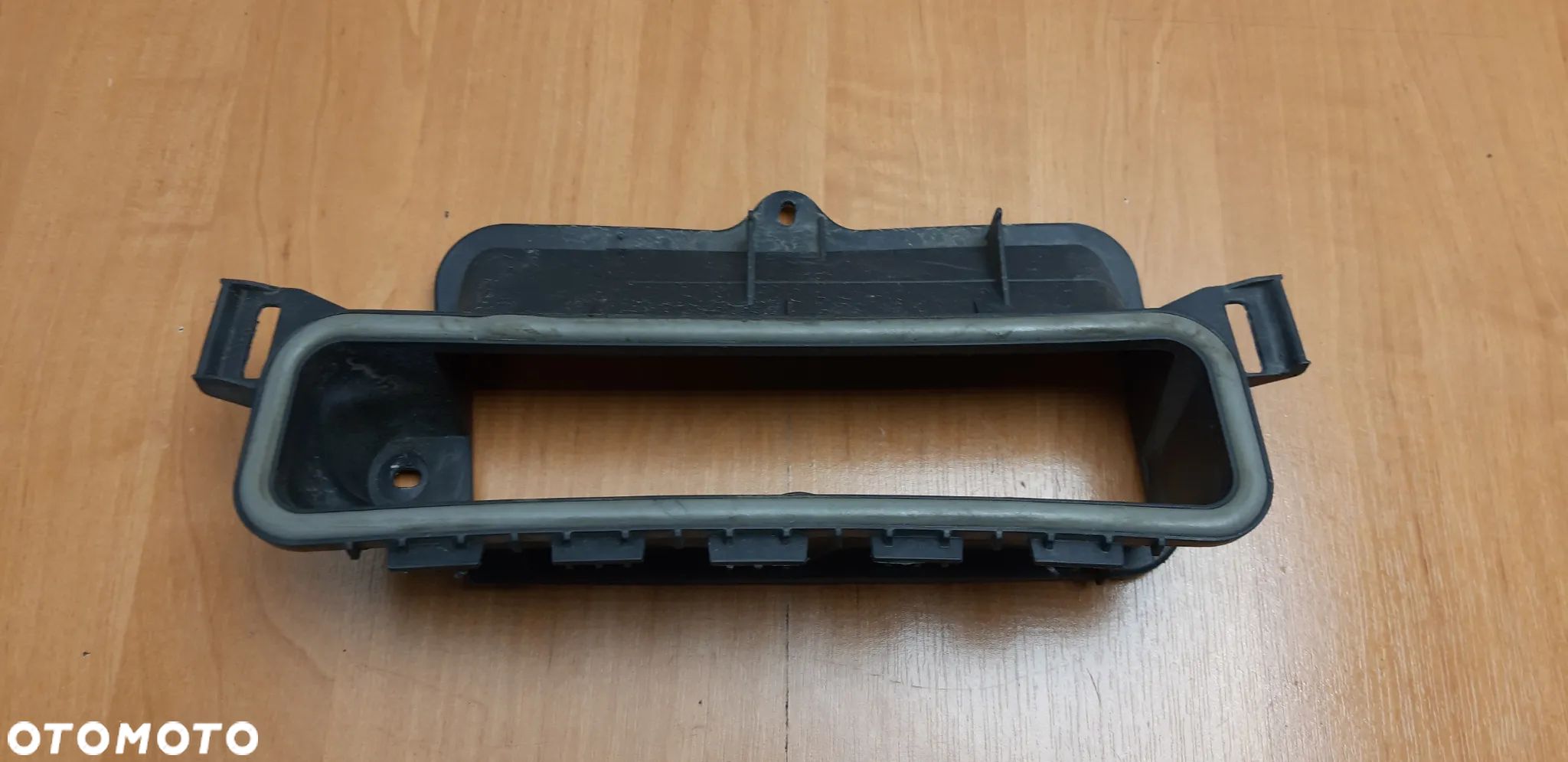 Osłona wlot powietrza A2138308603 Mercedes W213 Kombi 2018r. 2.0d - 1