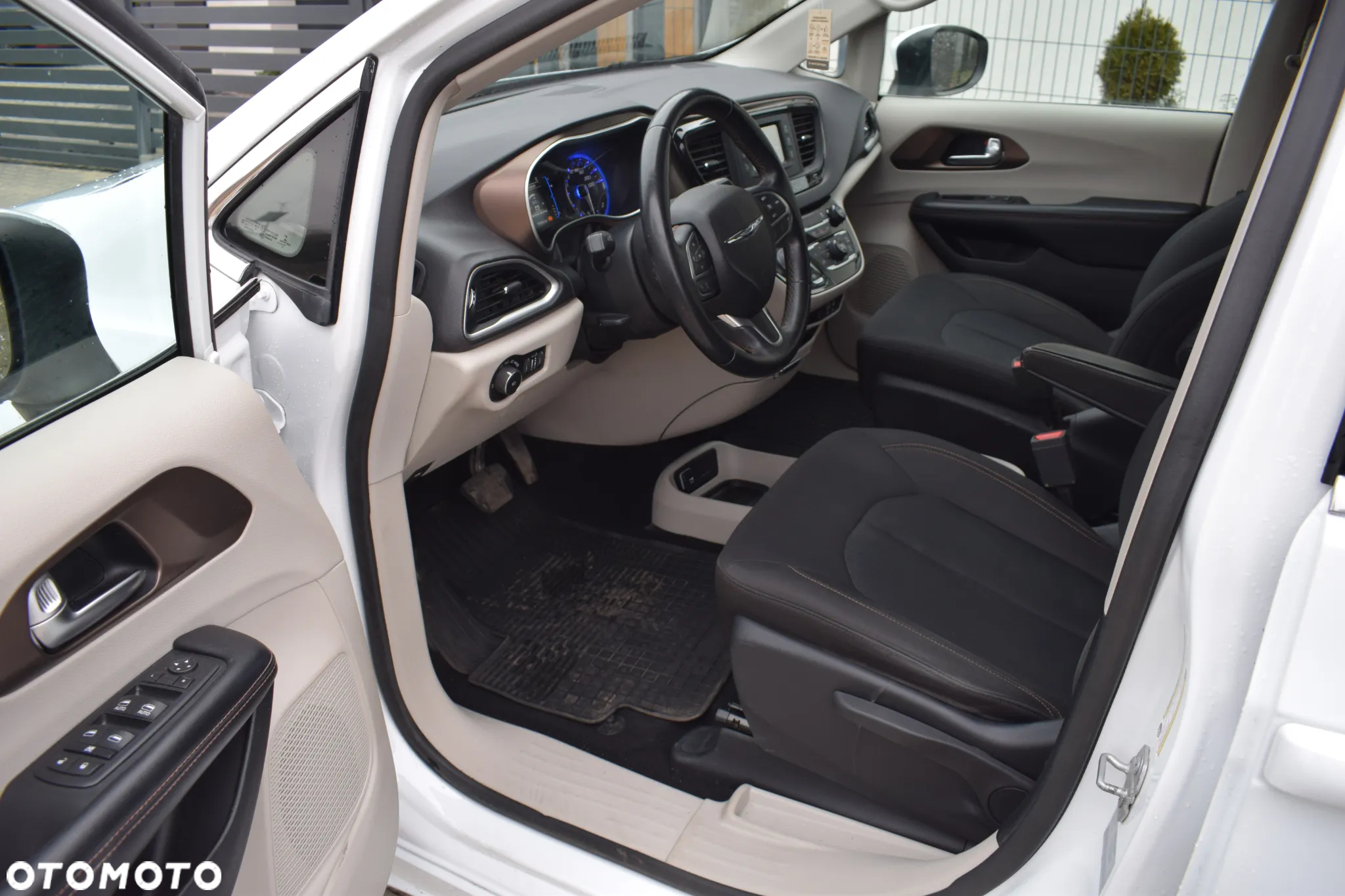 Chrysler Pacifica - 7