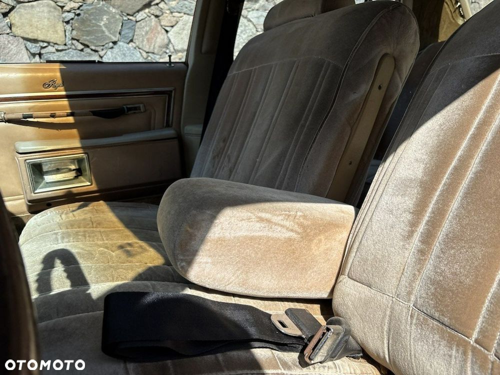 Oldsmobile Delta 88 - 32